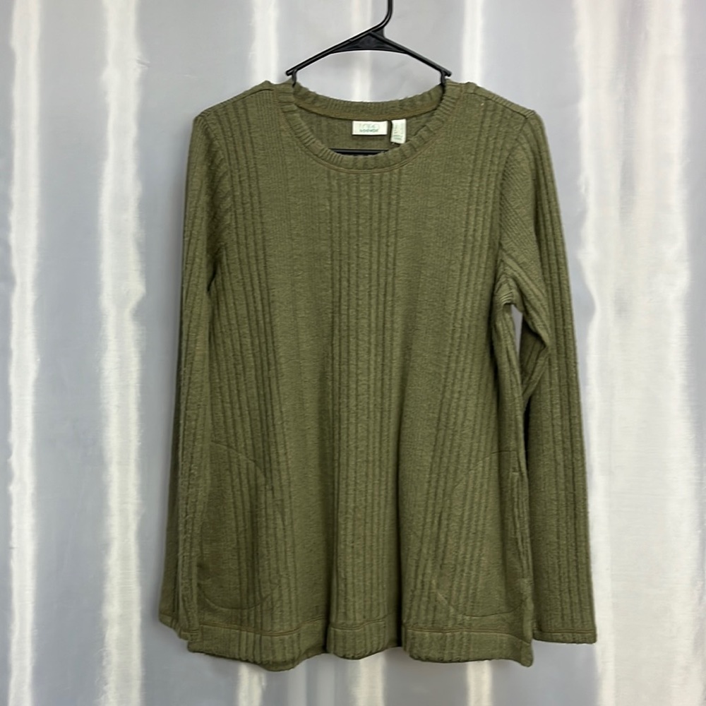 LOGO women’s top with pockets. New
